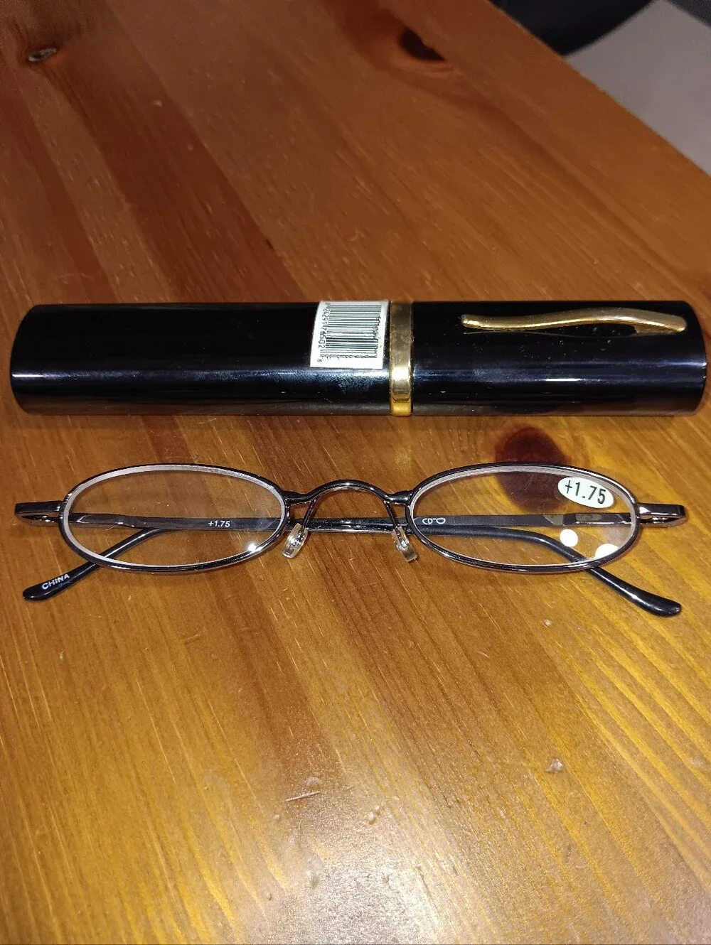 Reading Glasses +1.75 in Black Metal Frame with Protective Case